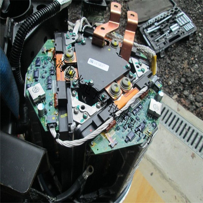 特斯拉 Tesla电动汽车控制器常见保险丝管熔断故障维修