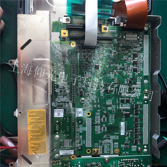 瑞士斯伯克折弯机DNC880工控主机白屏，无法正常显示。