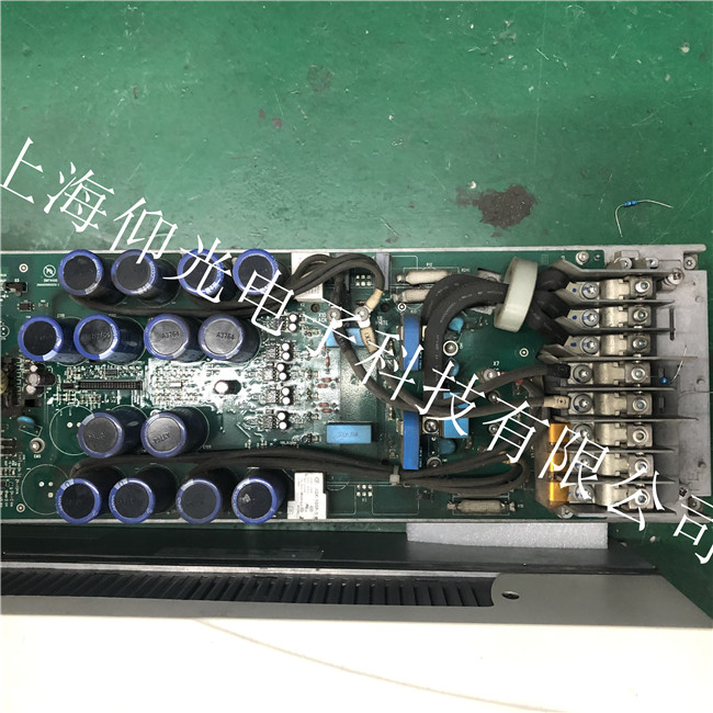 ​物流公司设备普传变频器8093G3上电无显示，欠压保护故障维修