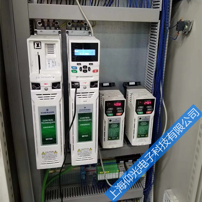 艾默生变频器上电​运行报警8888电流检测故障维修