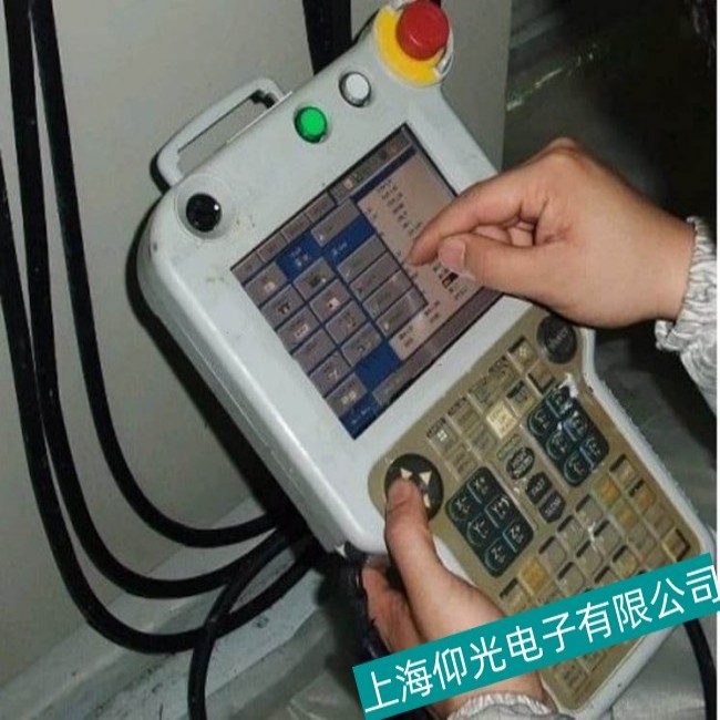 湖州安川机器人SGM-01U314M示教器开机内容错乱故障维修价格